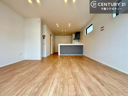���r���O �傫�ȑ����炽���Ղ�̗z���������閾�邢���r���O�B�J�����̂��郊�r���O�ŉƑ��c���̂��났�̎��Ԃ��߂����܂��I