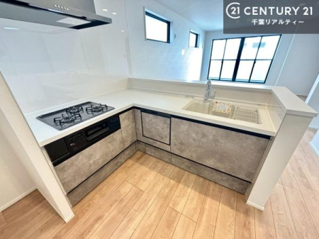 �L�b�`�� ��Ƃ����₷���V�X�e���L�b�`���ł��I���[���t���Ă���̂ŁA�����X�y�[�X�ɕ���u���Ȃ��čς݂܂��I
�L�X�g���āA���K�ɍ�Ƃ��ł��܂��I
