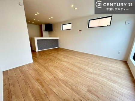 ���r���O �D�����z���܂肪���r���O����ł���ċ��S�n�̗ǂ���Ԃ����o���Ă���܂��I
���났�̎��Ԃ��߂����܂��I