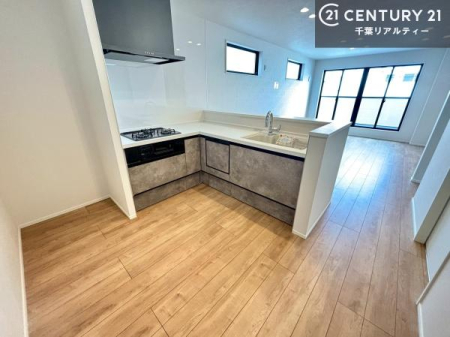 �L�b�`�� ��Ƃ肠�钲���X�y�[�X�ō�Ƃ����₷�����K�ȃL�b�`���ł��I
���q�l�ƈꏏ�ɂ��َq������y���߂�L�X�X�y�[�X�ł��B�y�����������ԂɂȂ肻���ł��ˁI