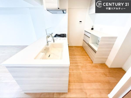 �L�b�`�� ��Ƃ����₷���V�X�e���L�b�`���ł��I���[���t���Ă���̂ŁA�����X�y�[�X�ɕ���u���Ȃ��čς݂܂��I
�L�X�g���āA���K�ɍ�Ƃ��ł��܂��I
