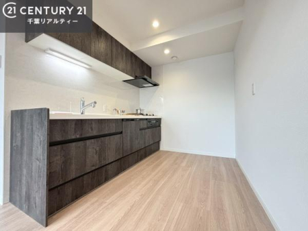 �L�b�`�� ��Ƃ肠�钲���X�y�[�X�ō�Ƃ����₷�����K�ȃL�b�`���ł��I
���q�l�ƈꏏ�ɂ��َq������y���߂�L�X�X�y�[�X�ł��B�y�����������ԂɂȂ肻���ł��ˁI