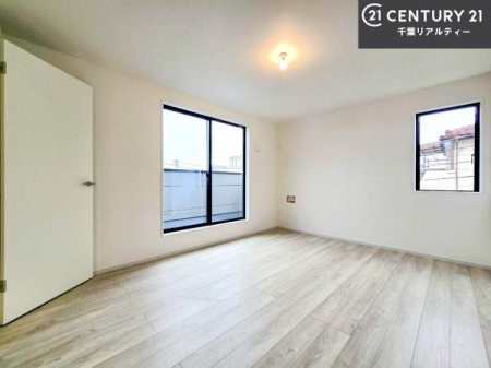 �m�� �o���R�j�[�ɖʂ��Ă���m���ł��B���邭�����肪����A���C����������ł��܂��I���N���āA�O�ɏo�Ĕw�L�т����[�ċz�����ǂ������}������邱�Ƃ��ł��܂��B
