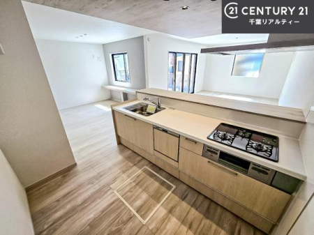 �L�b�`�� ��Ƃ肠�钲���X�y�[�X�ō�Ƃ����₷�����K�ȃL�b�`���ł��I
���q�l�ƈꏏ�ɂ��َq������y���߂�L�X�X�y�[�X�ł��B�y�����������ԂɂȂ肻���ł��ˁI