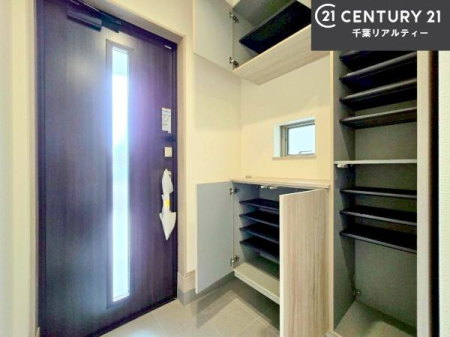 ���� �V���[�Y�{�b�N�X�t���Ȃ̂ŁA���ւ��Еt�����|�������₷���ł��I
�X�b�L���������ւŌ˂��J�����u�ԁA�������̂���S�n������Ԃ��o�}���Ă���܂��B