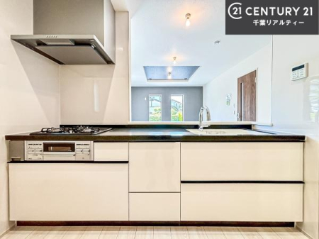 �L�b�`�� ���[�͂̍����V�X�e���L�b�`���ŁA��������H�����������Еt���A�L�X�Ƃ�����Ԃŉ��K�ɗ������y���߂܂��B