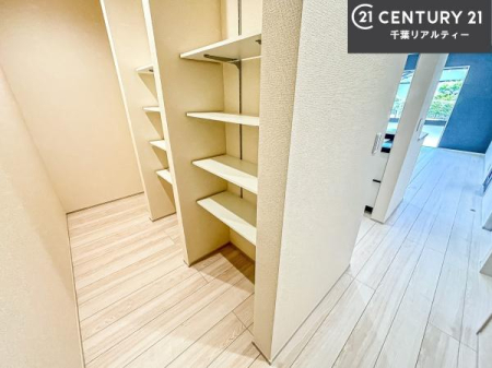 ���[ �p���g���[�t���I���Ă�������A�H�ނ̃X�g�b�N���X�b�L�����ڂ��邱�Ƃ��ł��܂��I
���񌻒n�ł��m���߂��������B