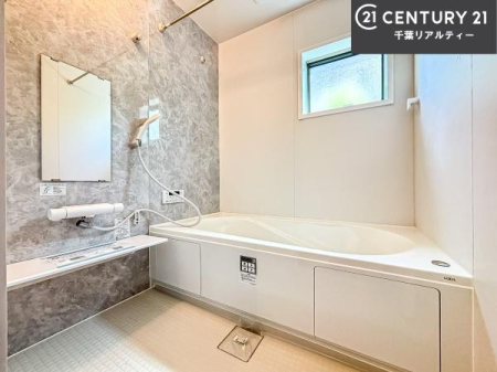 ���� �������������l�̕��͋C�̃o�X���[���́A�����o�Ă��ăo�X�^�C�����[���I
���d���撣���Ă��邲�J���ɂ��D�݂̍���̓����܂����āA�y����ł݂Ă͂������ł��傤���H
