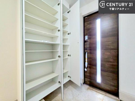 ���� �V���[�Y�{�b�N�X�t���Ȃ̂ŁA���ւ��Еt�����|�������₷���ł��I
�X�b�L���������ւŌ˂��J�����u�ԁA�������̂���S�n������Ԃ��o�}���Ă���܂��B