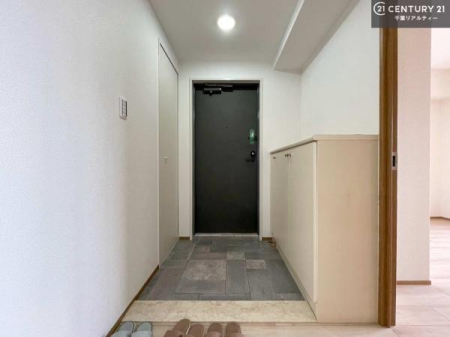 ���� �V���[�Y�{�b�N�X�t���Ȃ̂ŁA���ւ��Еt�����|�������₷���ł��I
�X�b�L���������ւŌ˂��J�����u�ԁA�������̂���S�n������Ԃ��o�}���Ă���܂��B