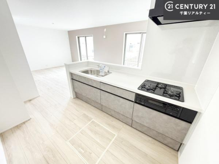 �L�b�`�� ��Ƃ肠�钲���X�y�[�X�ō�Ƃ����₷�����K�ȃL�b�`���ł��I
���q�l�ƈꏏ�ɂ��َq������y���߂�L�X�X�y�[�X�ł��B�y�����������ԂɂȂ肻���ł��ˁI