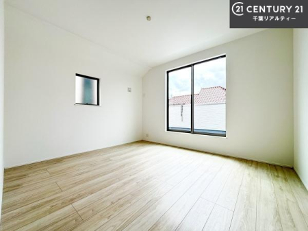 �m�� �o���R�j�[�ɖʂ��Ă���m���ł��B���邭�����肪����A���C����������ł��܂��I���N���āA�O�ɏo�Ĕw�L�т����[�ċz�����ǂ������}������邱�Ƃ��ł��܂��B