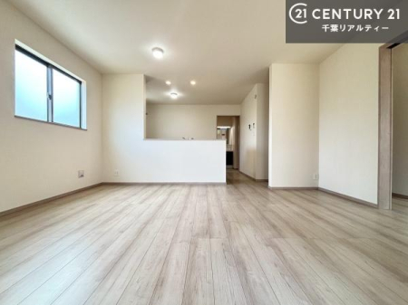 ���r���O �D�����z���܂肪���r���O����ł���ċ��S�n�̗ǂ���Ԃ����o���Ă���܂��I
���났�̎��Ԃ��߂����܂��I