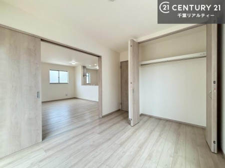 �m�� �S�����Ɏ��[�X�y�[�X���m�ۂ����A��炵�₷���ɔz�����ꂽ�Z�܂��B���[�ꏊ�ɍ���ɂ����A�������ڂ��₷�����K�ȏZ��Ԃł��B
