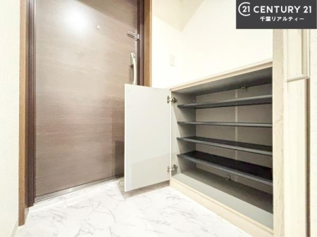���� �V���[�Y�{�b�N�X�t���Ȃ̂ŁA���ւ��Еt�����|�������₷���ł��I
�X�b�L���������ւŌ˂��J�����u�ԁA�������̂���S�n������Ԃ��o�}���Ă���܂��B