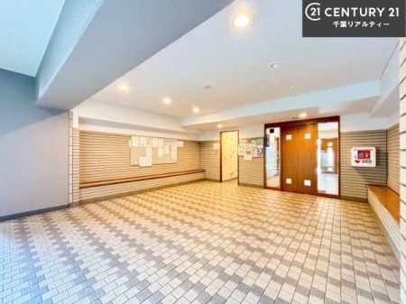 �G���g�����X �z������̗ǂ��G���g�����X�́A���Ƒ��₨�q�l���������}���Ă���܂��B
�����̕�炵�ɐS�n�悳�������炵�Ă�����Ԃł��B