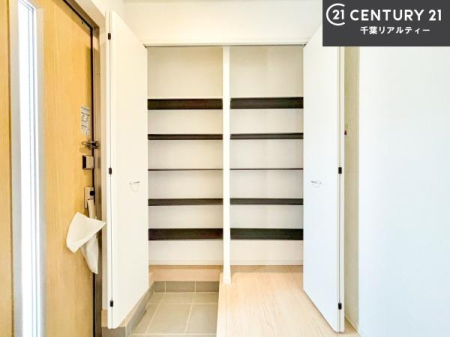 ���� �V���[�Y�{�b�N�X�t���Ȃ̂ŁA���ւ��Еt�����|�������₷���ł��I
�X�b�L���������ւŌ˂��J�����u�ԁA�������̂���S�n������Ԃ��o�}���Ă���܂��B
