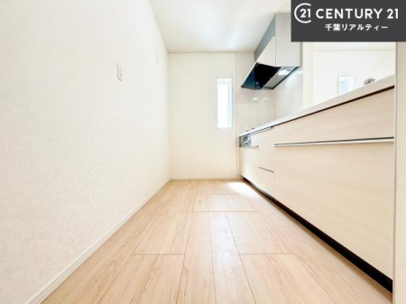 �L�b�`�� ��Ƃ肠�钲���X�y�[�X�ō�Ƃ����₷�����K�ȃL�b�`���ł��I
���q�l�ƈꏏ�ɂ��َq������y���߂�L�X�X�y�[�X�ł��B�y�����������ԂɂȂ肻���ł��ˁI