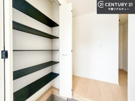 ���� �V���[�Y�{�b�N�X�t���Ȃ̂ŁA���ւ��Еt�����|�������₷���ł��I
�X�b�L���������ւŌ˂��J�����u�ԁA�������̂���S�n������Ԃ��o�}���Ă���܂��B