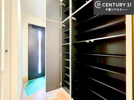 ���� �V���[�Y�{�b�N�X�t���Ȃ̂ŁA���ւ��Еt�����|�������₷���ł��I
�X�b�L���������ւŌ˂��J�����u�ԁA�������̂���S�n������Ԃ��o�}���Ă���܂��B