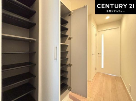 ���� �V���[�Y�{�b�N�X�t���Ȃ̂ŁA���ւ��Еt�����|�������₷���ł��I
�X�b�L���������ւŌ˂��J�����u�ԁA�������̂���S�n������Ԃ��o�}���Ă���܂��B