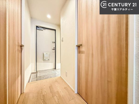 ���� �V���[�Y�{�b�N�X�t���B���ւ��Еt�����|�������₷���ł��I
�X�b�L���������ւŌ˂��J�����u�ԁA�������̂���S�n������Ԃ��o�}���Ă���܂��B