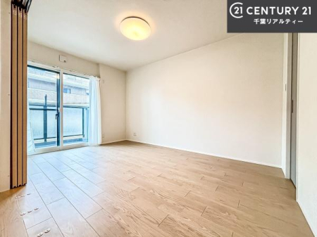 �m�� �o���R�j�[�ɖʂ��Ă���m���ł��B���邭�����肪����A���C����������ł��܂��I���N���āA�O�ɏo�Ĕw�L�т����[�ċz�����ǂ������}������邱�Ƃ��ł��܂��B