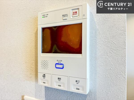 ���̑����� TV���j�^�[�t���C���^�[�z��������A�K��҂��f���Ŋm�F���Ă���Ή��ł��邽�ߖh�Ɩʂ����S�ł��B���q�l�̂�����Ԏ��ɂ��S�����A���Ƒ��̈��S�E���S�ȕ�炵���T�|�[�g���܂��B