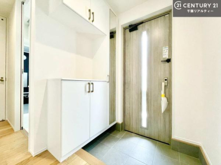 ���� �V���[�Y�{�b�N�X�t���Ȃ̂ŁA���ւ��Еt�����|�������₷���ł��I
�X�b�L���������ւŌ˂��J�����u�ԁA�������̂���S�n������Ԃ��o�}���Ă���܂��B