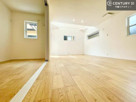 ���r���O �S�n�ǂ����r���O�͉Ƒ������R�ƏW�܂�܂��B�Ƒ��c�R�̎��Ԃ����������ł��B���Ƒ��ƁA����w�[���������Ԃ��߂��������ł��ˁB