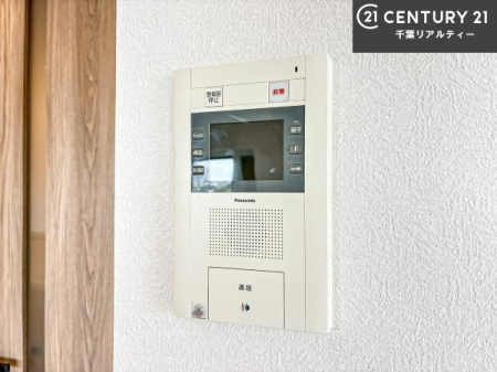 ���̑����� TV���j�^�[�t���C���^�[�z��������A�K��҂��f���Ŋm�F���Ă���Ή��ł��邽�߁A�h�Ɩʂ����S�ł��B���q�l�̂�����Ԏ��ɂ��S�����A���Ƒ��̈��S�E���S�ȕ�炵���T�|�[�g���܂��B