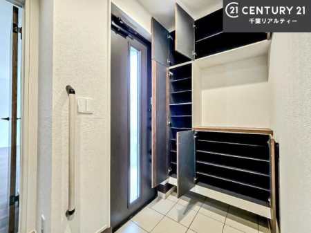 ���� �V���[�Y�{�b�N�X�t���Ȃ̂ŁA���ւ��Еt�����|�������₷���ł��I
�X�b�L���������ւŌ˂��J�����u�ԁA�������̂���S�n������Ԃ��o�}���Ă���܂��B