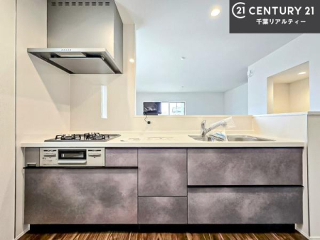 �L�b�`�� ��Ƃ����₷���V�X�e���L�b�`���ł��I���[���t���Ă���̂ŁA�����X�y�[�X�ɕ���u���Ȃ��čς݂܂��I
�L�X�g���āA���K�ɍ�Ƃ��ł��܂��I