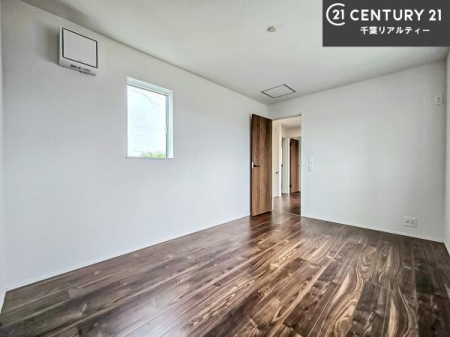 �m�� �V���v���Ƀf�U�C������Ă��邽�߁A�Ƌ��I�т܂���I
���C�ɓ���̉Ƌ��u���Ă��낰���Ԃ���邱�Ƃ��ł��܂��B
