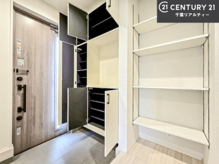 ���� �V���[�Y�{�b�N�X�t���Ȃ̂ŁA���ւ��Еt�����|�������₷���ł��I
�X�b�L���������ւŌ˂��J�����u�ԁA�������̂���S�n������Ԃ��o�}���Ă���܂��B