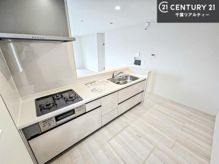 �L�b�`�� ��Ƃ肠�钲���X�y�[�X�ō�Ƃ����₷�����K�ȃL�b�`���ł��I
���q�l�ƈꏏ�ɂ��َq������y���߂�L�X�X�y�[�X�ł��B�y�����������ԂɂȂ肻���ł��ˁI