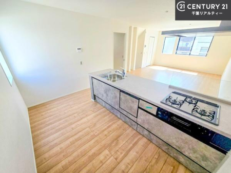 �L�b�`�� ��Ƃ肠�钲���X�y�[�X�ō�Ƃ����₷�����K�ȃL�b�`���ł��I
���q�l�ƈꏏ�ɂ��َq������y���߂�L�X�X�y�[�X�ł��B�y�����������ԂɂȂ肻���ł��ˁI