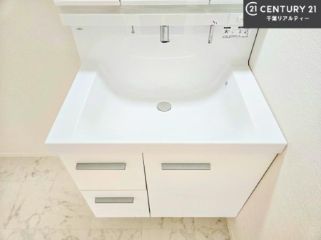 ���ʑ�E���ʏ� �[�����ʑ�{�E���́A�������˂ɂ����̂ł�����ꂪ�y�X�I���������ۂĂ܂��I
�L���C�Ȑ��ʏ��Ŏ��������̃��`�x�[�V�������オ��܂��ˁI