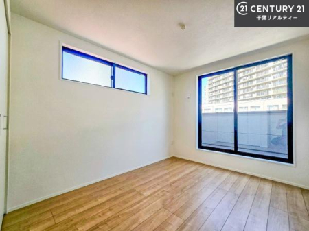 �m�� �o���R�j�[�ɖʂ��Ă���m���ł��B���邭�����肪����A���C����������ł��܂��I���N���āA�O�ɏo�Ĕw�L�т����[�ċz�����ǂ������}������邱�Ƃ��ł��܂��B