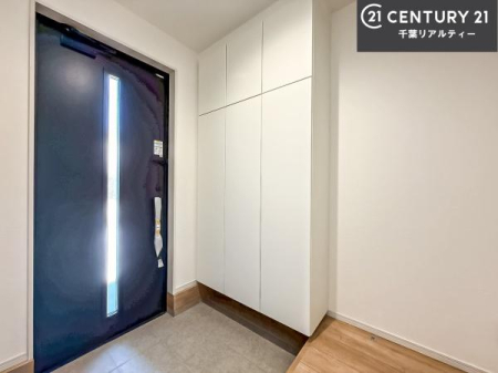 ���� �V���[�Y�{�b�N�X�t���Ȃ̂ŁA���ւ��Еt�����|�������₷���ł��I
�X�b�L���������ւŌ˂��J�����u�ԁA�������̂���S�n������Ԃ��o�}���Ă���܂��B