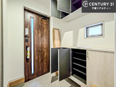 ���� �V���[�Y�{�b�N�X�t���Ȃ̂ŁA���ւ��Еt�����|�������₷���ł��I
�X�b�L���������ւŌ˂��J�����u�ԁA�������̂���S�n������Ԃ��o�}���Ă���܂��B