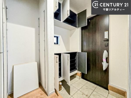 ���� �V���[�Y�{�b�N�X�t���Ȃ̂ŁA���ւ��Еt�����|�������₷���ł��I
�X�b�L���������ւŌ˂��J�����u�ԁA�������̂���S�n������Ԃ��o�}���Ă���܂��B