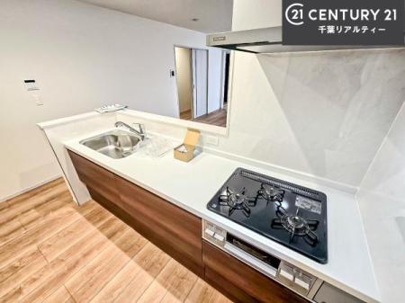 �L�b�`�� ��Ƃ肠�钲���X�y�[�X�ō�Ƃ����₷�����K�ȃL�b�`���ł��I
���q�l�ƈꏏ�ɂ��َq������y���߂�L�X�X�y�[�X�ł��B�y�����������ԂɂȂ肻���ł��ˁI