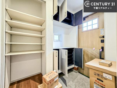 ���� �V���[�Y�{�b�N�X�t���Ȃ̂ŁA���ւ��Еt�����|�������₷���ł��I
�X�b�L���������ւŌ˂��J�����u�ԁA�������̂���S�n������Ԃ��o�}���Ă���܂��B