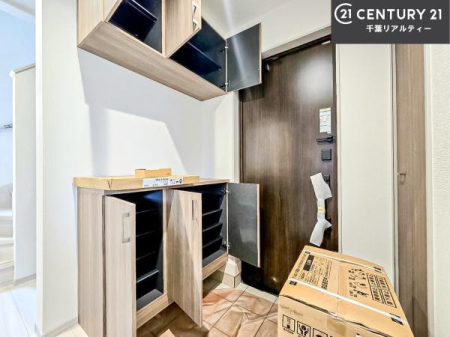���� �V���[�Y�{�b�N�X�t���Ȃ̂ŁA���ւ��Еt�����|�������₷���ł��I
�X�b�L���������ւŌ˂��J�����u�ԁA�������̂���S�n������Ԃ��o�}���Ă���܂��B