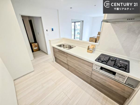 �L�b�`�� ��Ƃ肠�钲���X�y�[�X�ō�Ƃ����₷�����K�ȃL�b�`���ł��I
���q�l�ƈꏏ�ɂ��َq������y���߂�L�X�X�y�[�X�ł��B�y�����������ԂɂȂ肻���ł��ˁI