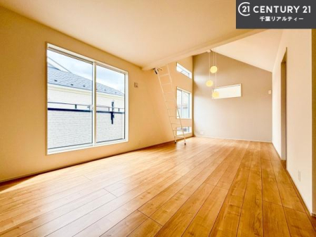 ���r���O �S�n�ǂ����r���O�͉Ƒ������R�ƏW�܂�܂��B�Ƒ��c�R�̎��Ԃ����������ł��B���Ƒ��ƁA����w�[���������Ԃ��߂��������ł��ˁB