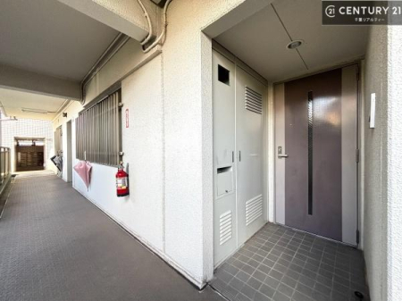 ���� �V���[�Y�{�b�N�X�t���Ȃ̂ŁA���ւ��Еt�����|�������₷���ł��I
�X�b�L���������ւŌ˂��J�����u�ԁA�������̂���S�n������Ԃ��o�}���Ă���܂��B