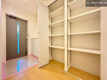 ���� �V���[�Y�{�b�N�X�t���Ȃ̂ŁA���ւ��Еt�����|�������₷���ł��I
�X�b�L���������ւŌ˂��J�����u�ԁA�������̂���S�n������Ԃ��o�}���Ă���܂��B