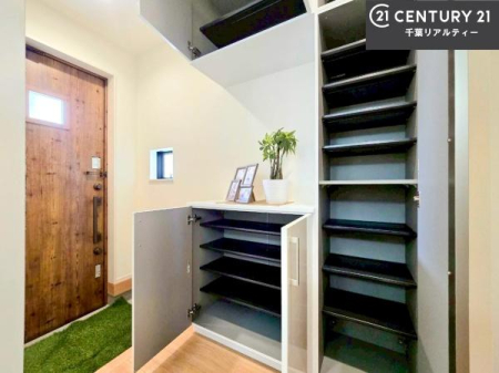 ���� �V���[�Y�{�b�N�X�t���Ȃ̂ŁA���ւ��Еt�����|�������₷���ł��I
�X�b�L���������ւŌ˂��J�����u�ԁA�������̂���S�n������Ԃ��o�}���Ă���܂��B